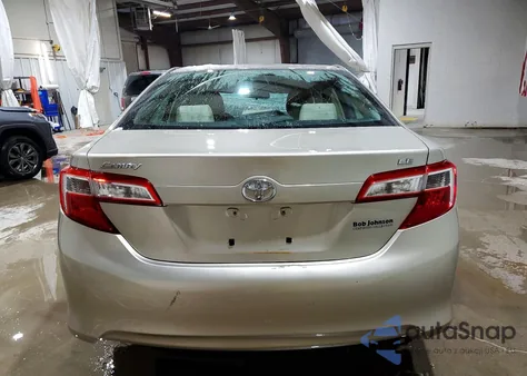 2014 Toyota Camry Le z USA, uszkodzony, nr VIN 4T4BF1FK4ER352358